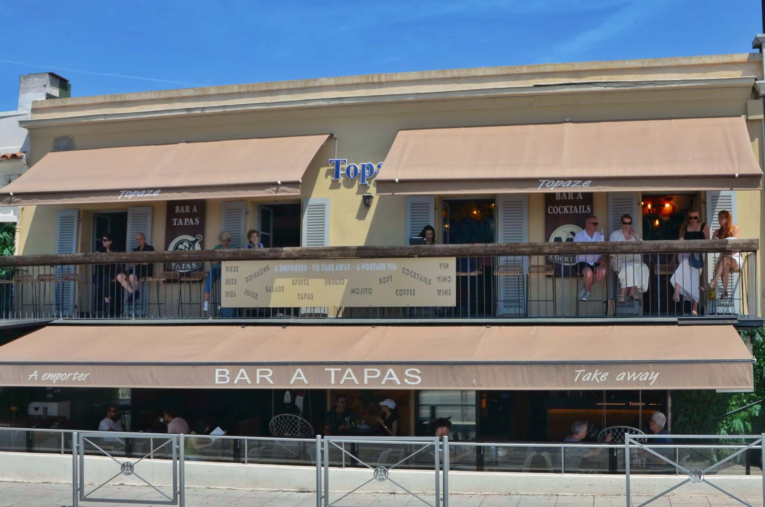 Topaze Bar nice face à la mer