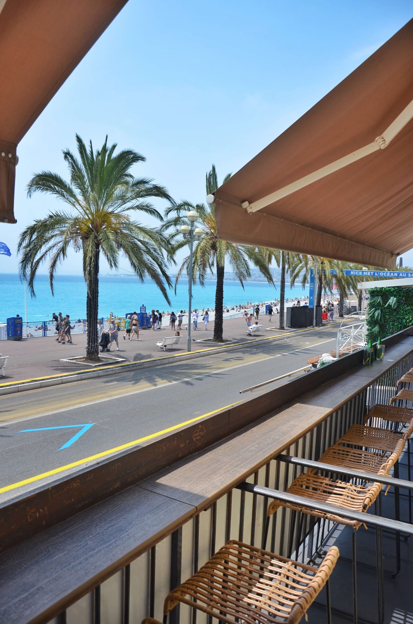 Vue mer depuis la terrasse du café Topaze à Nice
